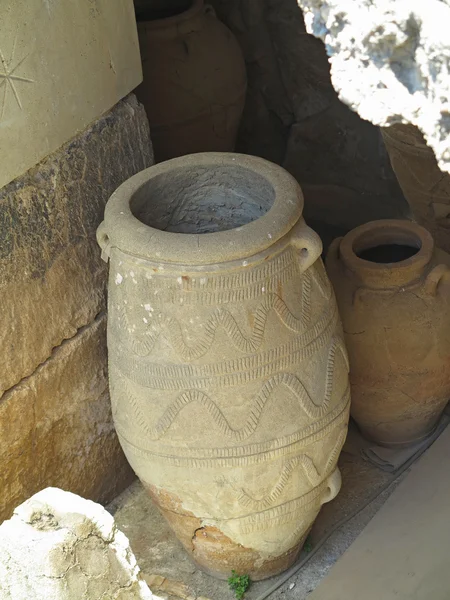 Antike minoische Tonamphore in Beton, Griechenland — Stockfoto