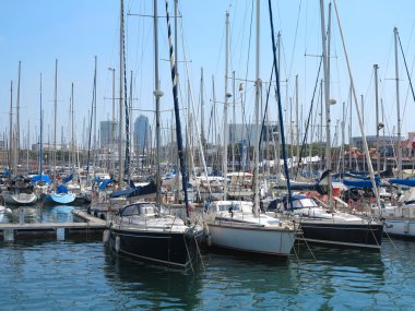 11.07.2016, Barselona, İspanya: lüks Yelkenli Yatlar liman içinde