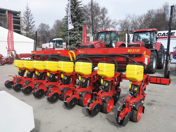 05.03.2016, Moldova, Chisinau: New seeder and tractors at agricu — Stock Photo, Image