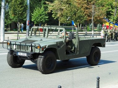 27.08.2021, Moldova, Chisinau: Askeri geçit töreninde Hummer araba 