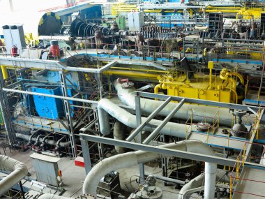 Güç jeneratörü tamir işleminde buhar türbini, makineler, borular, borular, bir elektrik santralinde