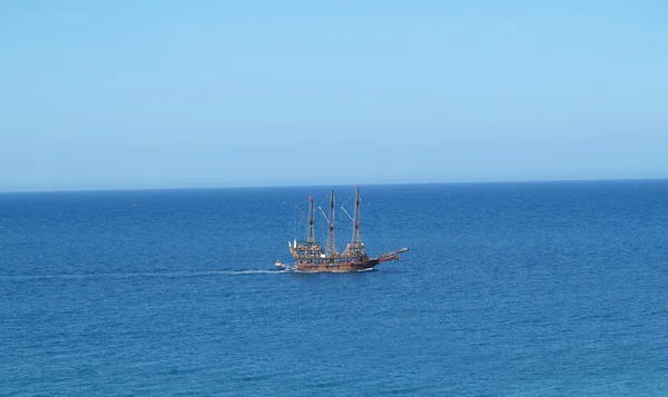 Vintage wooden old ship in blue sea — Stock Photo, Image