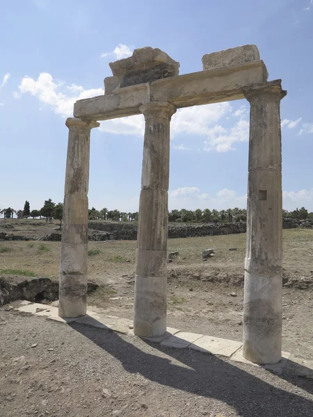 Colonnes et ruines de l'ancien temple Artémis — Photo