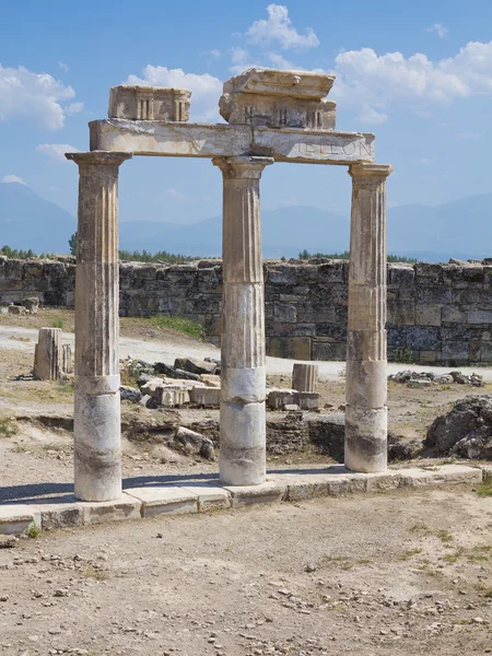 Columnas y ruinas del antiguo templo de Artemisa —  Fotos de Stock