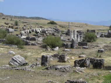 Mavi gökyüzü ve hierapolis Antik şehir kalıntıları