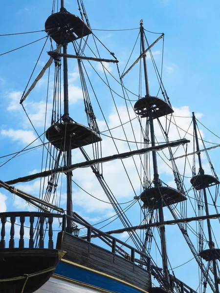 Masts and rigging of a old sailing ship over blue sky — Stock Photo, Image