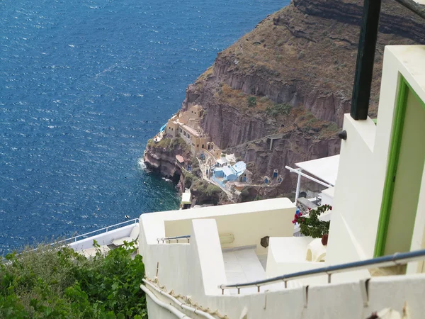 Romantische schöne Stadtlandschaft und blauer Himmel von Oia auf Santorini in — Stockfoto