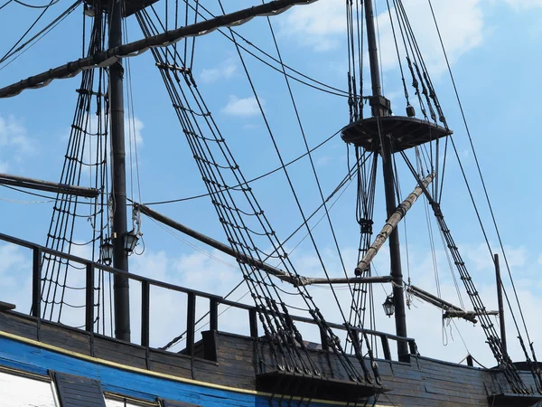 Masts and rigging of a old sailing ship over blue sky — Stock Photo, Image