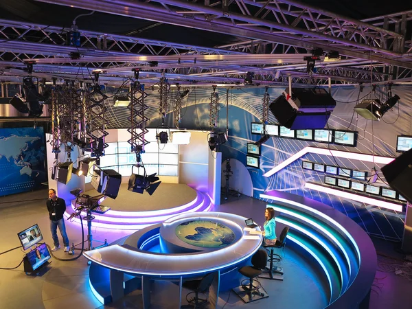 05.04.2015, Moldavië, "Publika Tv" nieuws studio met lichte equipme — Stockfoto