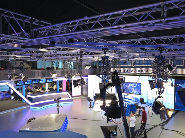 05.04.2015, Moldavië, "Publika Tv" nieuws studio met lichte equipme — Stockfoto