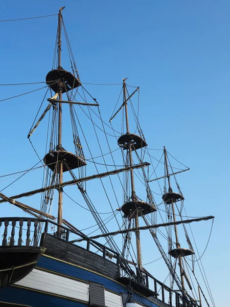 Masts and rigging of a old sailing ship over blue sky — Stock Photo, Image