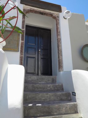  18.06.2015, Santorini, Yunanistan, kardeş ile Vintage ev girişi