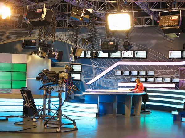 13.04.2014, MOLDOVA, "Publika TV" estúdio NOTÍCIAS com equipamento de luz — Fotografia de Stock