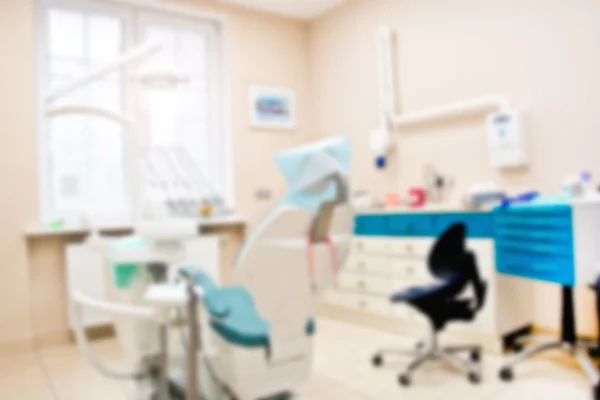 Profesyonel diş hekimi diş office araçlarında.