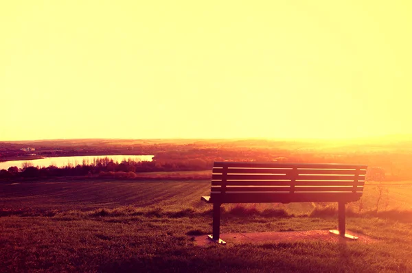 板凳和日落. — 图库照片