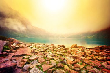 Dağlar doğada. Morskie Oko Tatry, Polonya