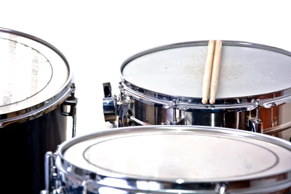 Drums over geïsoleerde witte achtergrond. — Stockfoto