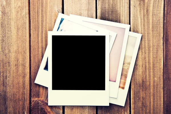 Anlık boş polaroid fotoğraf karesi.