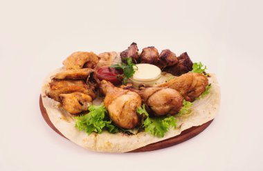 sebze ve patates ile kavrulmuş et