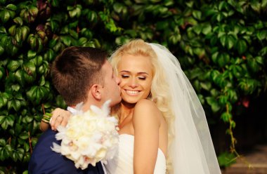 Mutlu gelin ve damat düğünlerinde 