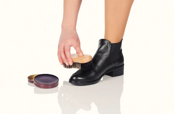 Hand with brush cleaning shoes — Stock Photo, Image