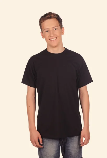 Chico en la camiseta negra —  Fotos de Stock
