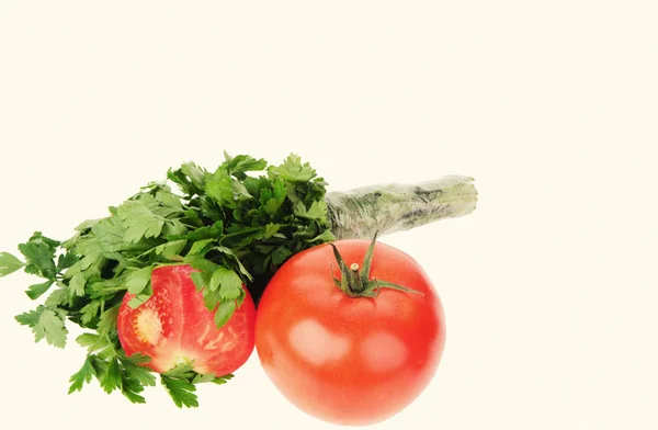 Röd tomat och persilja — Stockfoto