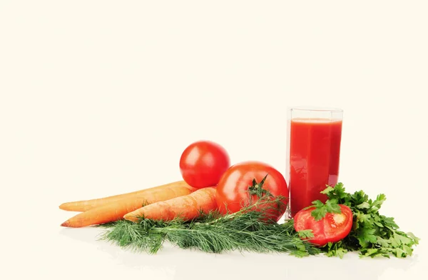 Красный помидор и петрушка — стоковое фото