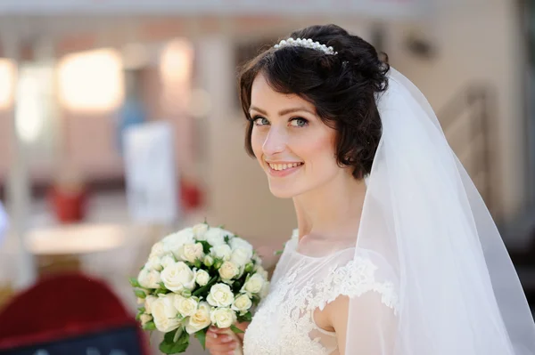 Jeune mariée le jour du mariage — Photo