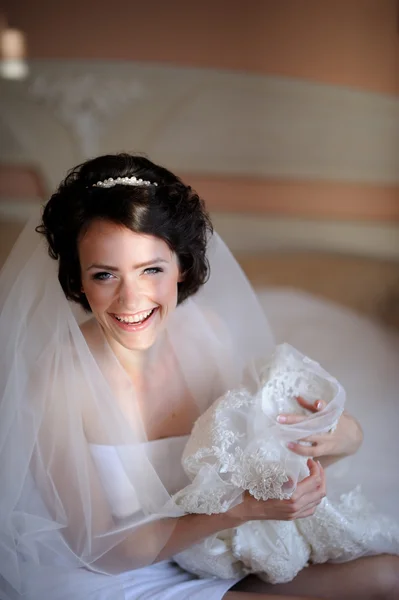 Noiva jovem no dia do casamento — Fotografia de Stock