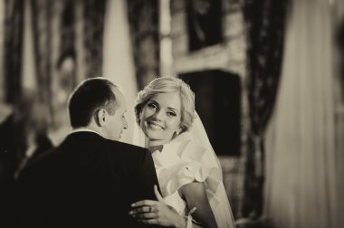 Mutlu gelin ve damat düğünlerinde