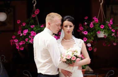 Gelin ve Damat Düğün üzerinde romantik bir an olması