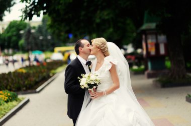 Mutlu gelin ve damat düğünlerinde