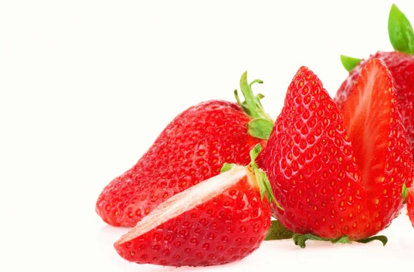 Fragola isolata sullo sfondo bianco — Foto Stock