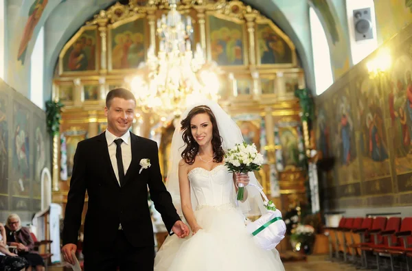 Bride and groom in the church — Stock Photo, Image