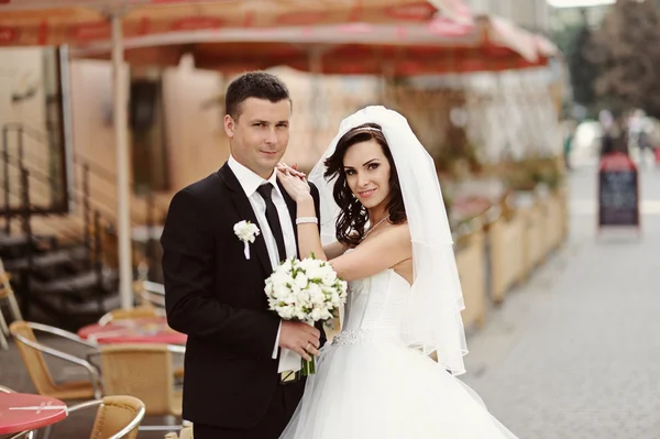 Heureux mariés sur leur mariage — Photo