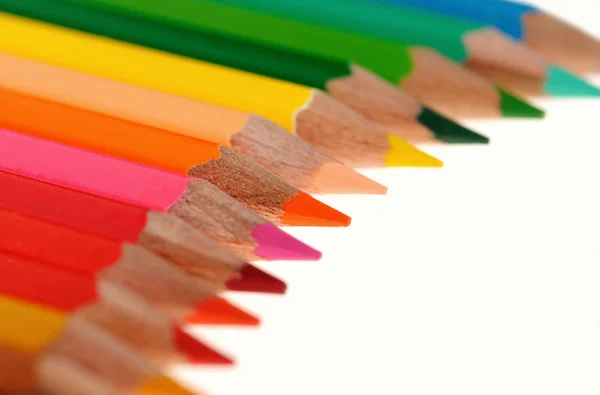 Lápices multicolores aislados sobre fondo blanco —  Fotos de Stock