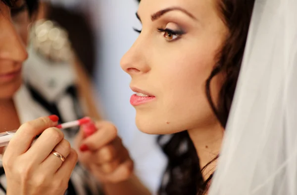 Makeup för bruden på bröllopsdagen — Stockfoto