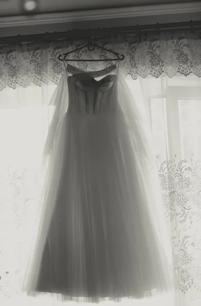 Весільна сукня чорно-біла фото — стокове фото