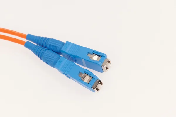 Cables de fibra óptica aislados sobre fondo gris — Foto de Stock