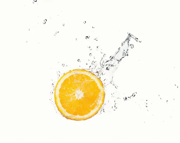 Citron avec éclaboussure d'eau — Photo