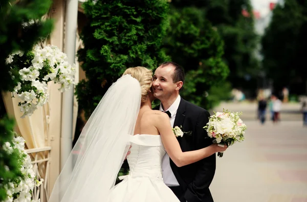 Mutlu gelin ve damat düğünlerinde