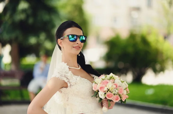 Beautiful bride portrait with glasses — Stock Photo, Image