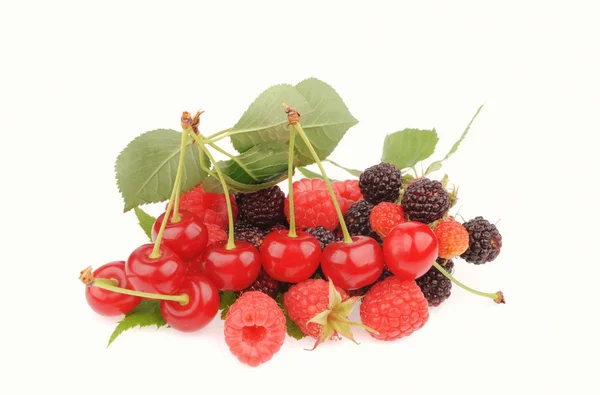 Framboesa fresca doce fruta com cereja — Fotografia de Stock