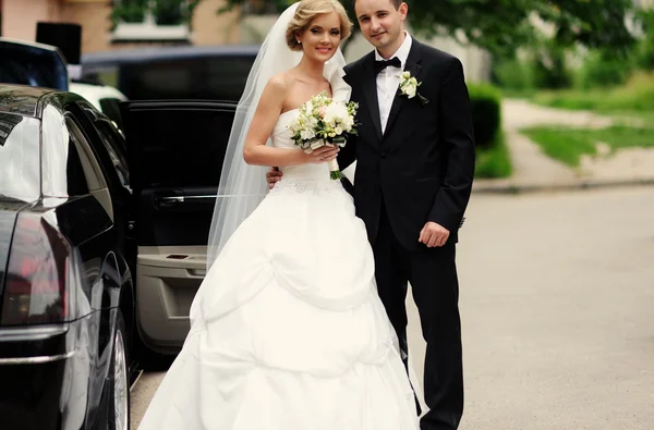 Happy bride and groom on their wedding — Stock Photo, Image