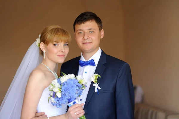 Happy bride and groom on their wedding — Stock Photo, Image