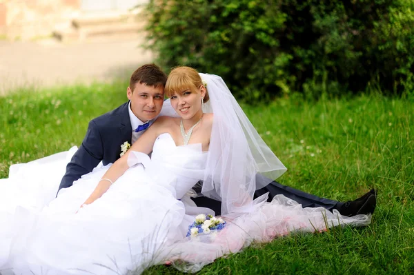 Happy bride and groom on their wedding — Stock Photo, Image