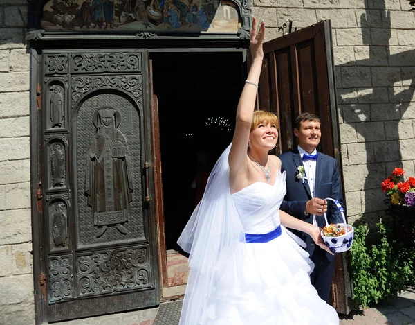 Bride and groom in the church — Stock Photo, Image