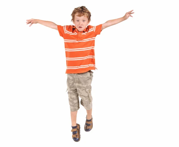 Junge springt auf weißem Hintergrund — Stockfoto