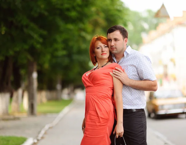 Coppia famiglia adulta in piedi — Foto Stock